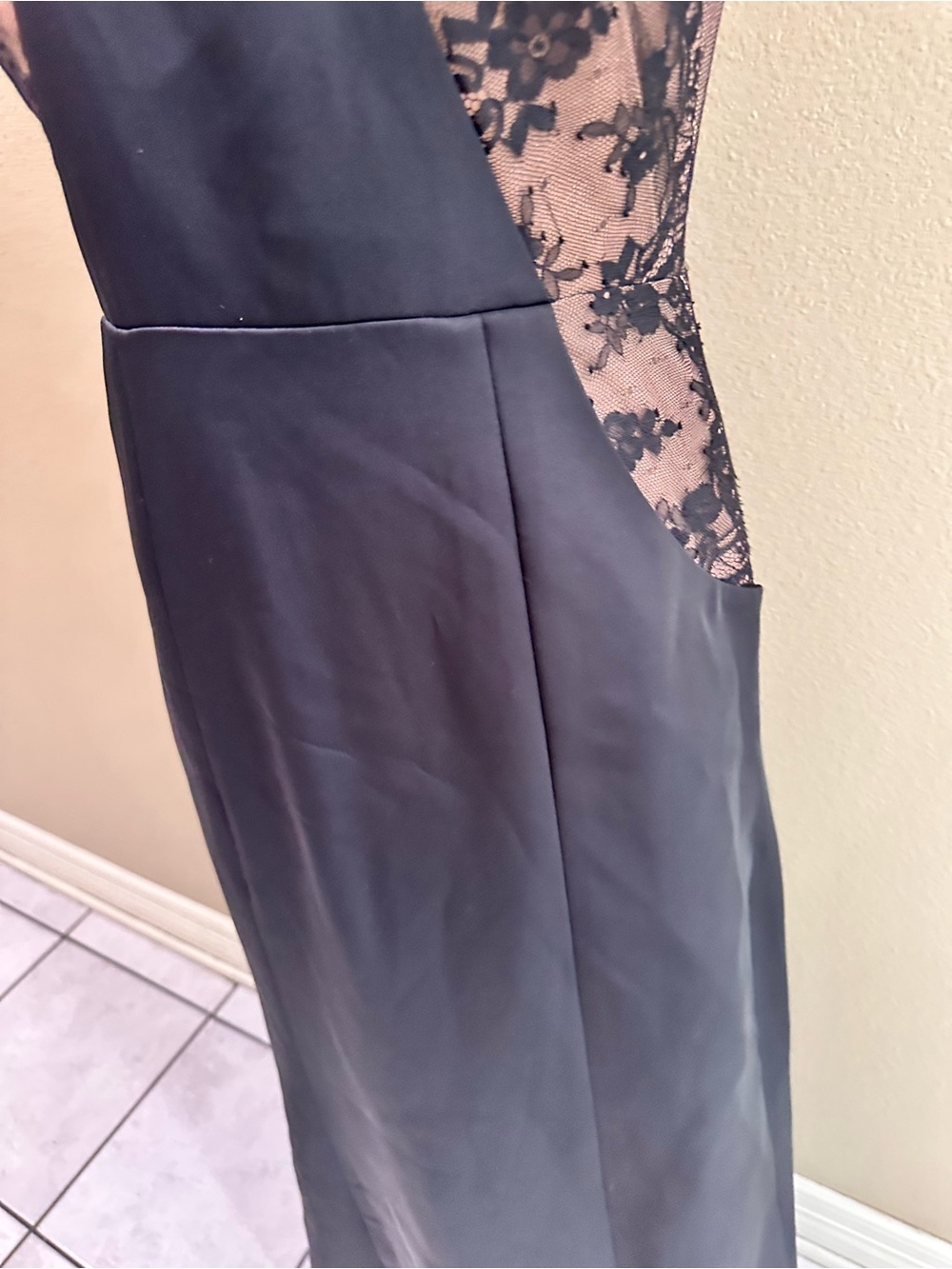BCBGMAXAZRIA Lilyana evening Dress Size 6 Elegant Black Lace-Inset Evening Gown - Picture 9 of 16